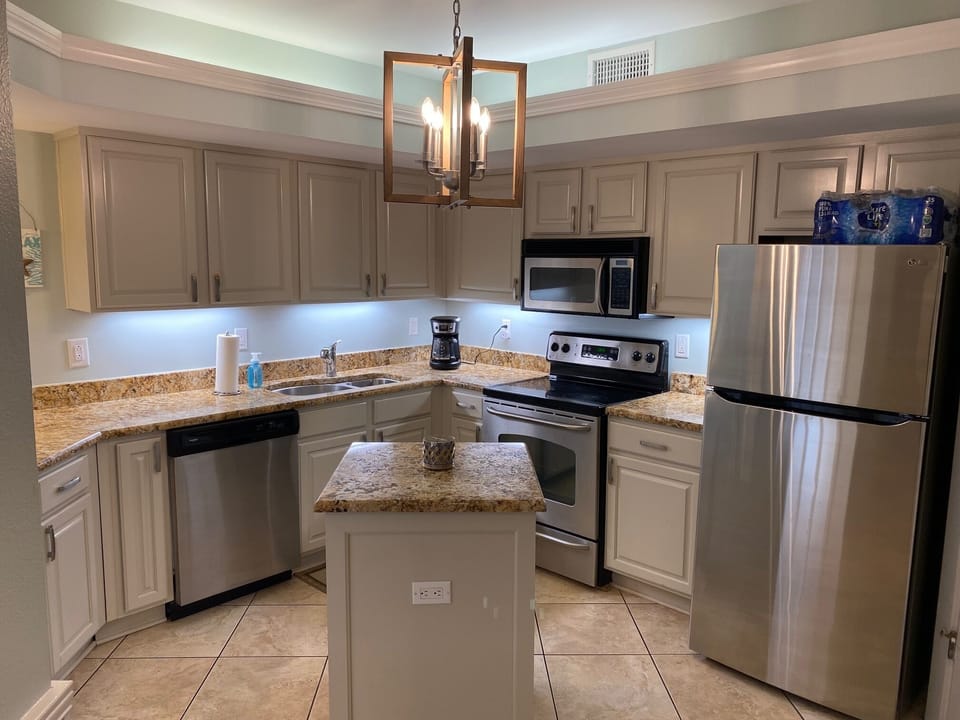 Fully furnished kitchen