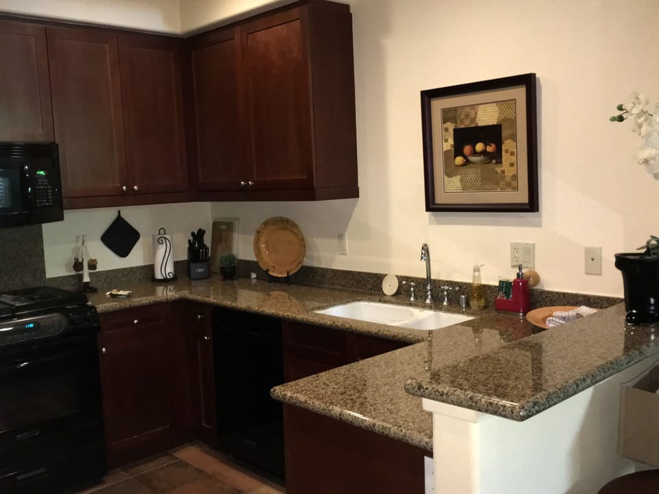 Fully stocked Kitchen & Bar with stools