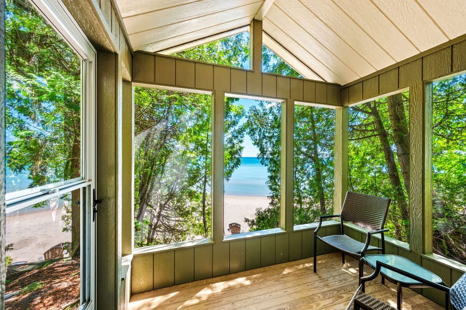 Living Area - Porch