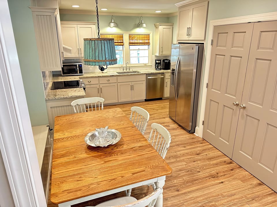 Large eat-in kitchen with huge pantry.