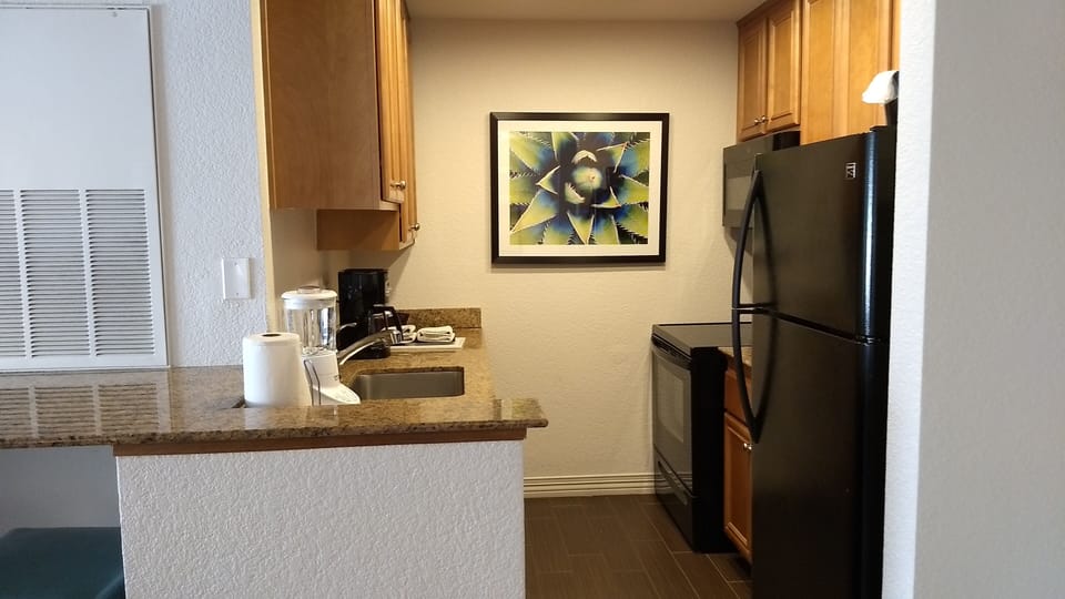 Full kitchen