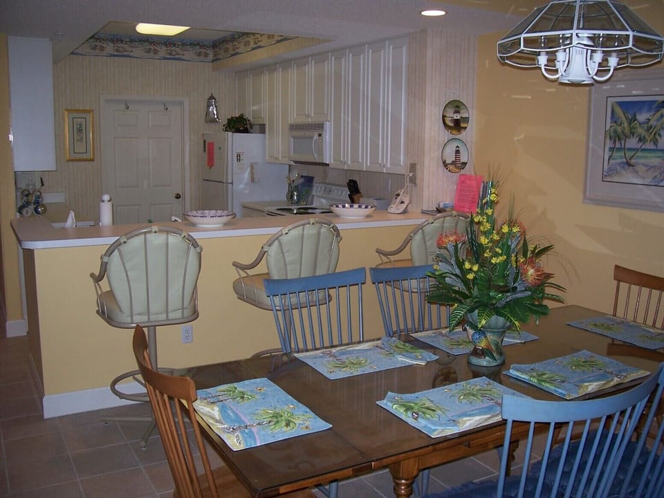 Beautiful Dining Area and Fully Equipped Kitchen