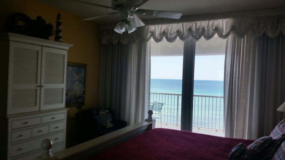 Master Bedroom, King Bed, Opens to Balcony
