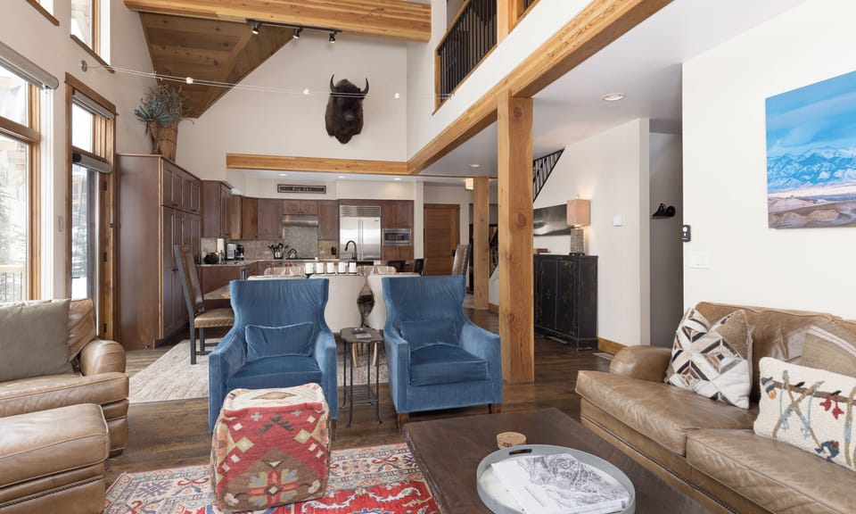 5 Claim Jumper living3