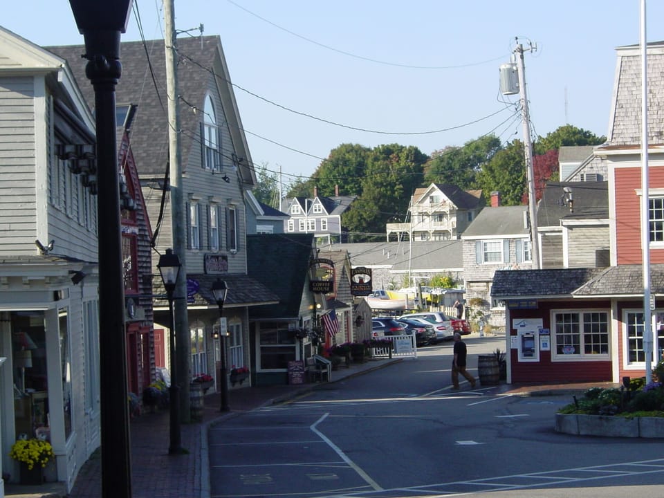 You'll find the Candy Man nestled with these shops@
