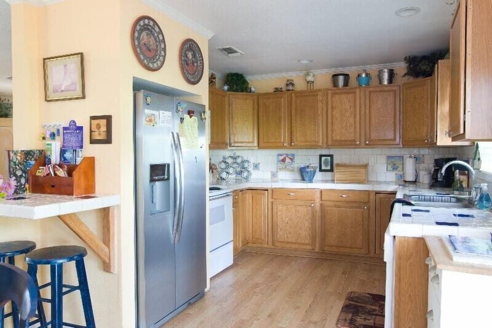 All Kitchen Equipment Provided (blender, crock pot etc, fryer etc)