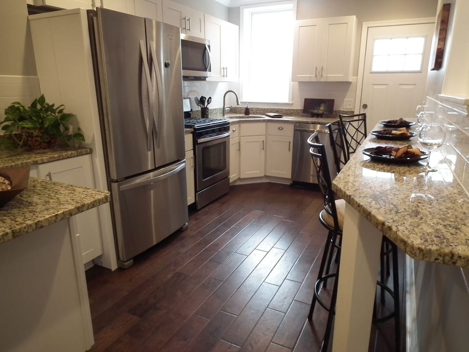 Kitchen with dining bar