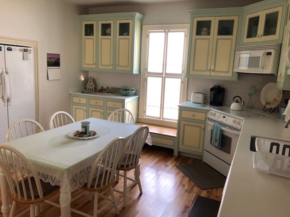 The fully equipped kitchen