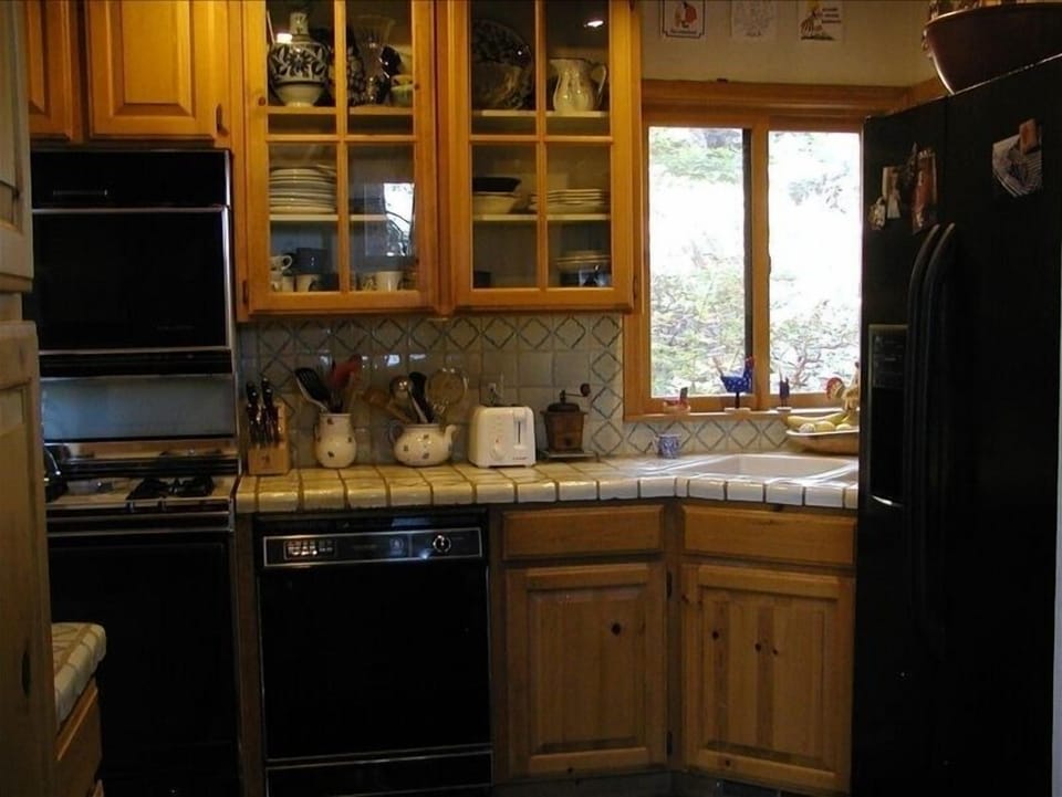 Another view of the kitchen, with all amenities.