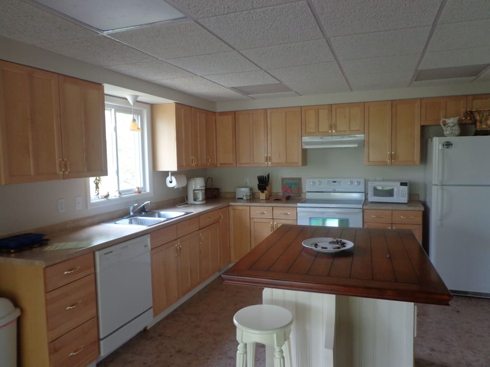 Enjoy cooking in the Kitchen with Island