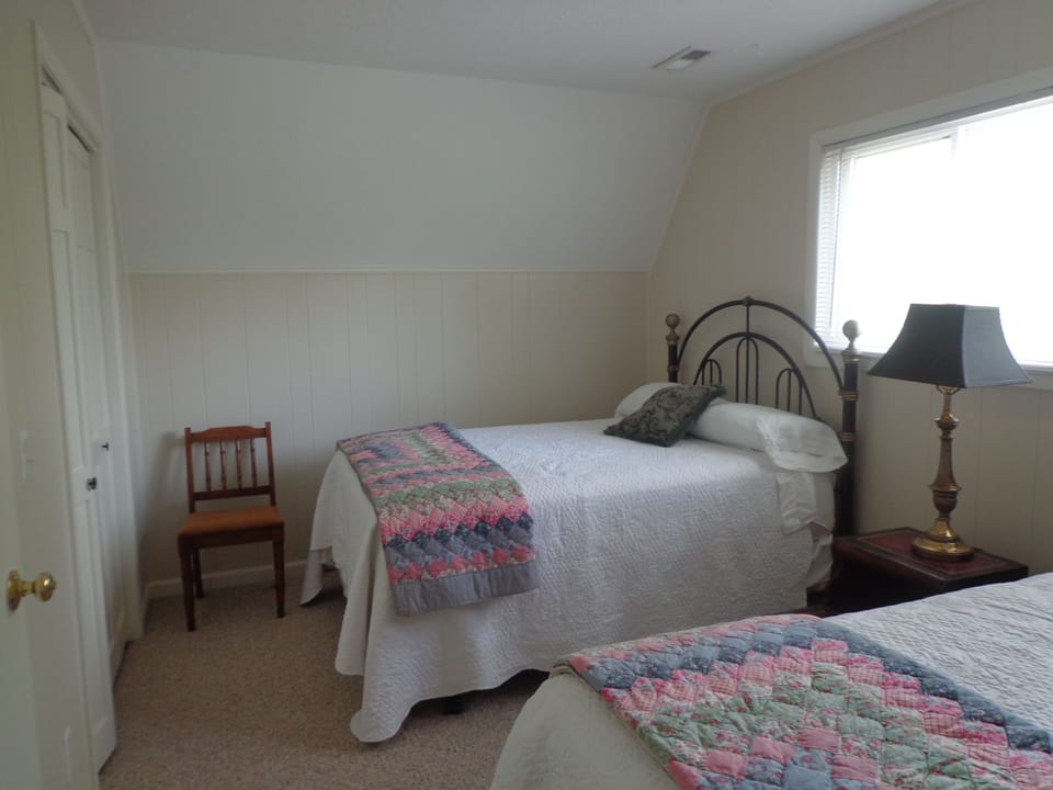 Second guest bedroom upstairs