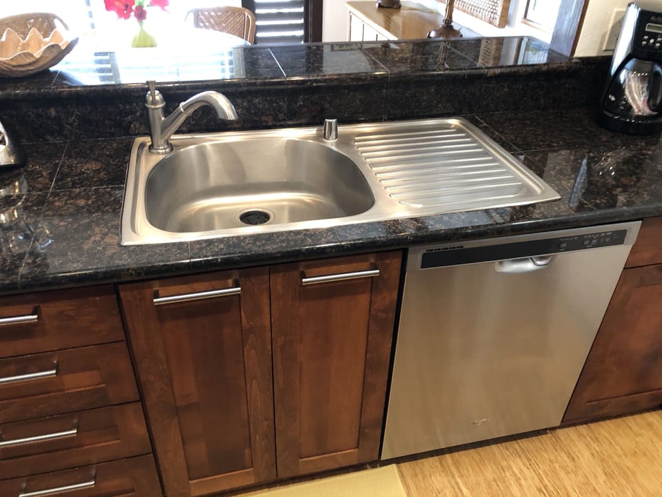KIahuna 155 - Kitchen