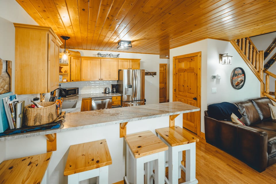 Breakfast bar in kitchen.