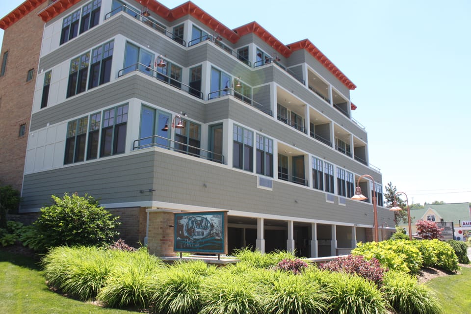 Building.  Units located on 2nd floor middle