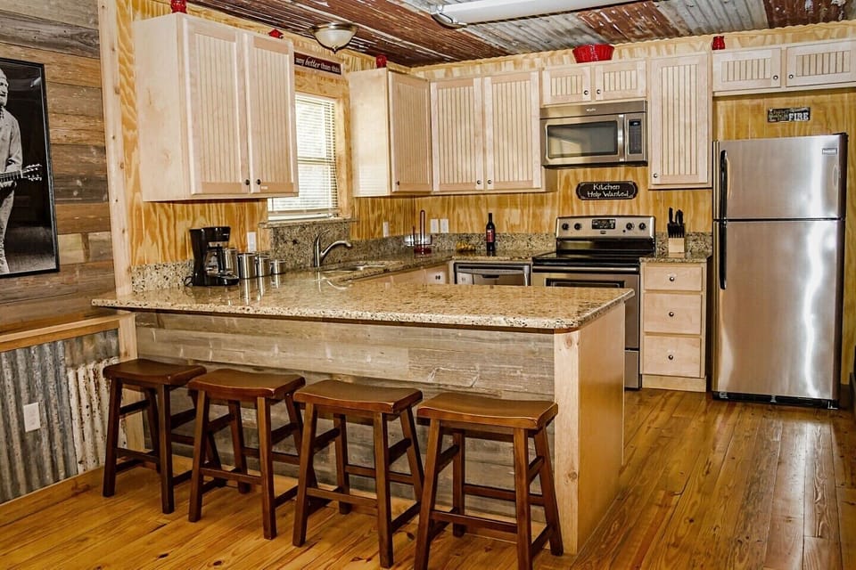 Kitchen - Open concept, stainless appliances, granite counters, custom cabinets.