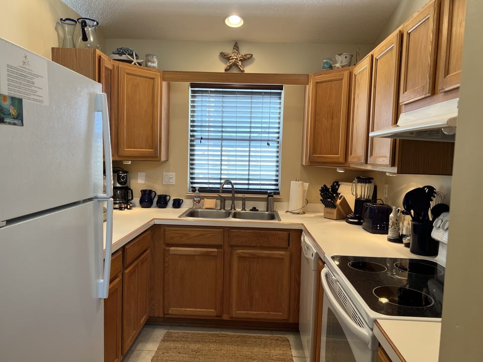 Fully Equipped Kitchen With "Kitchen Aid" Tools/ Appliances. Owner is a Chef!