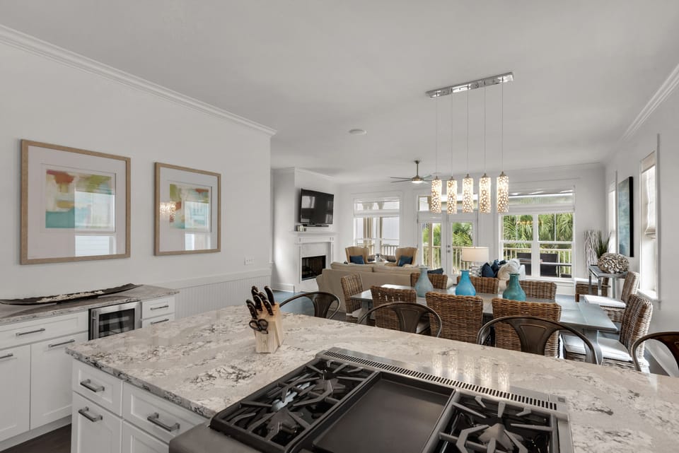 Kitchen Pic #2 - seating for 4 at kitchen island