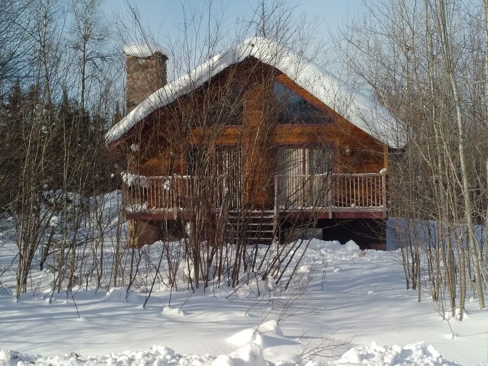 Step Outside – 3 Minutes to the Slopes!