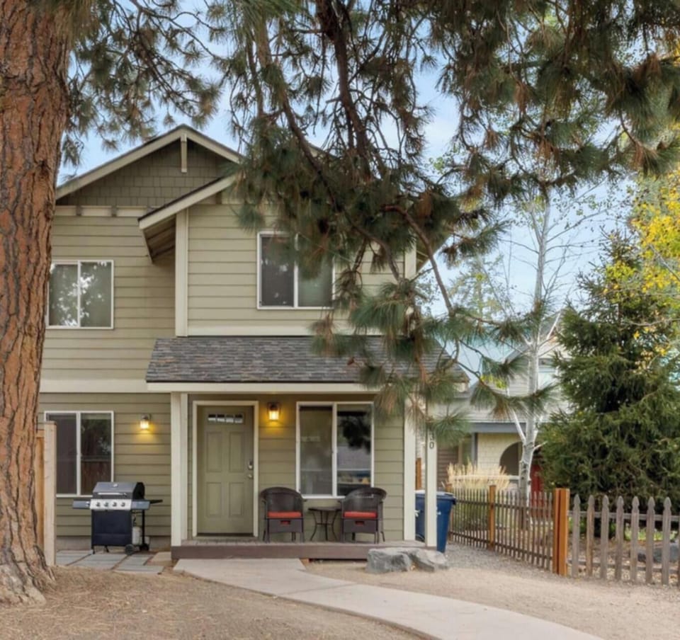 Walk everywhere, ride to Phil`s Trailhead, dog park just blocks away