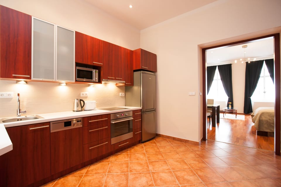Kitchen with full size fridge, stove, oven, microwave, dishwasher
