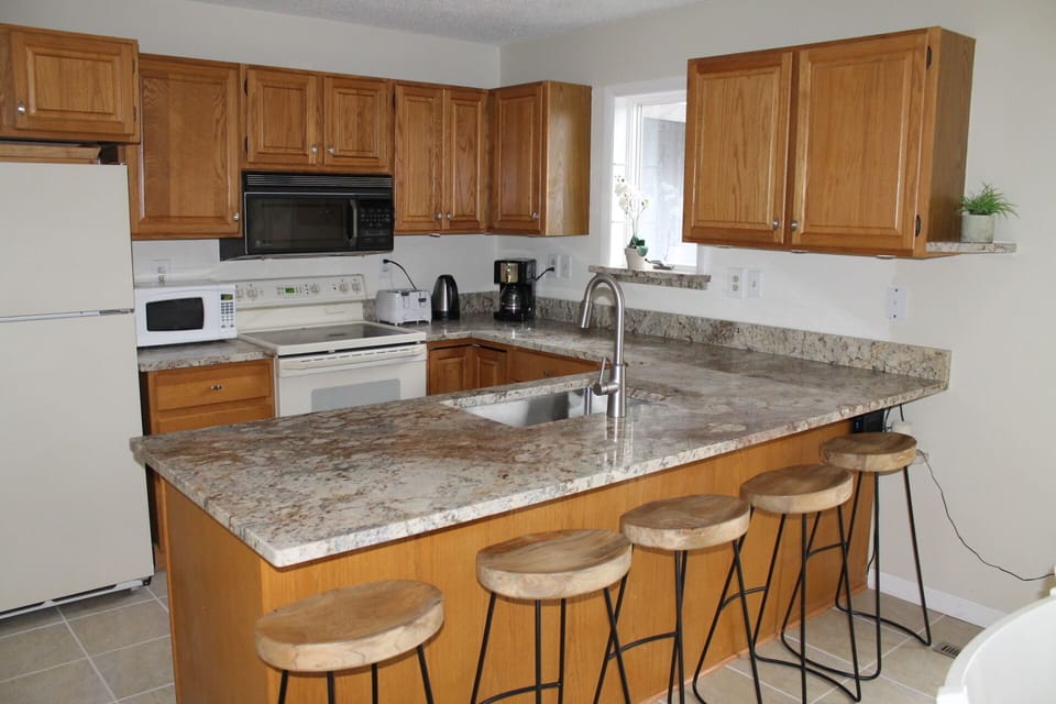 fully equipped kitchen
