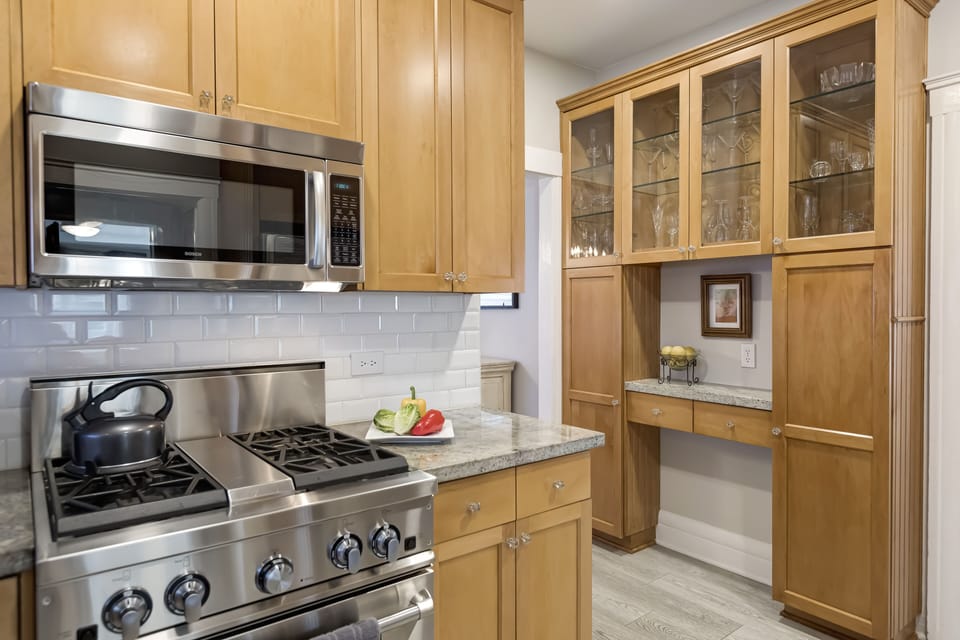New stainless steel appliances. Fully equipped kitchen.