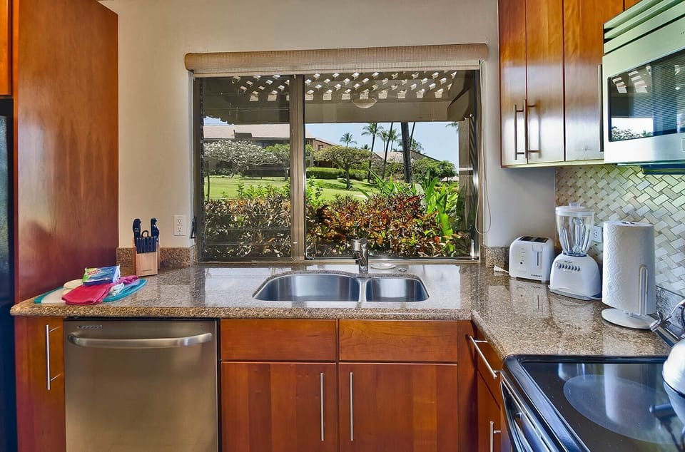 The kitchen with views of the ocean 
