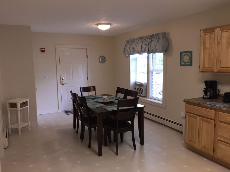 DINING AREA WITH SEATING FOR SIX