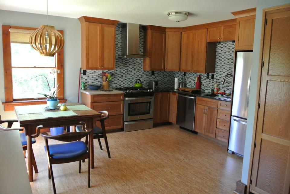 Kitchen with glass mosaic tiles and cork floor