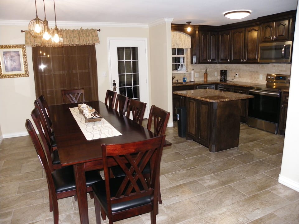 LARGE 10 person table.
