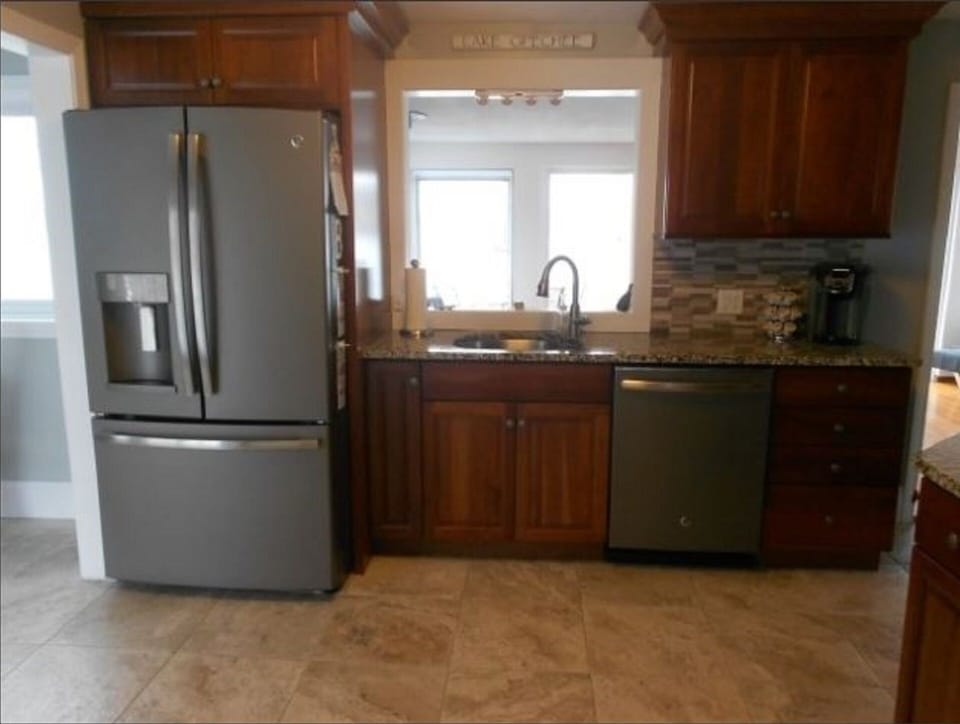 Modern kitchen with many amenities