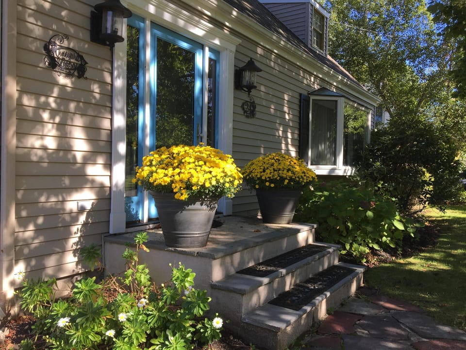 Fall is a perfect time to visit for pumpkin and apple picking at Vineyard View