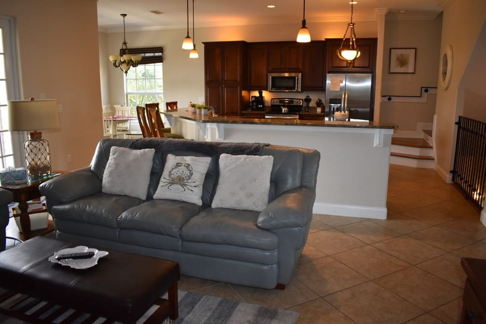 2nd floor family room next to kitchen