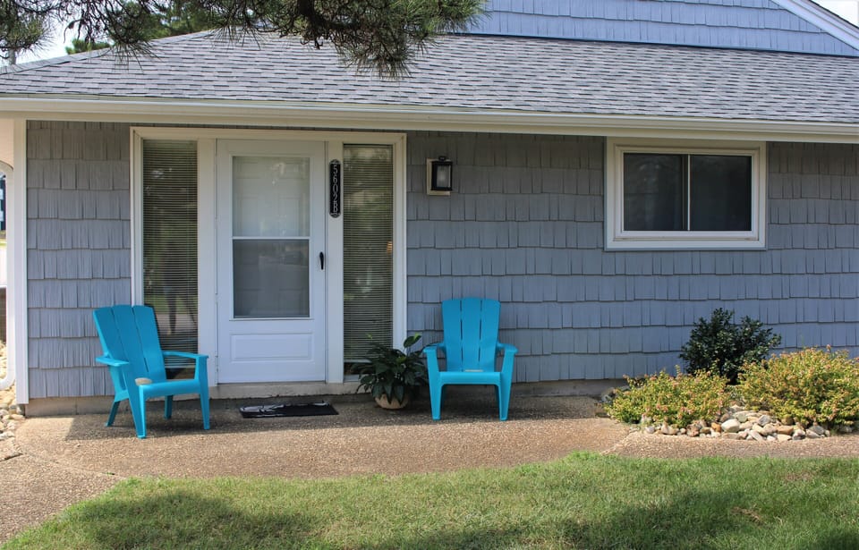 Streetside entry and parking at 5602B Atlantic Ave (condo has 2 entrances).