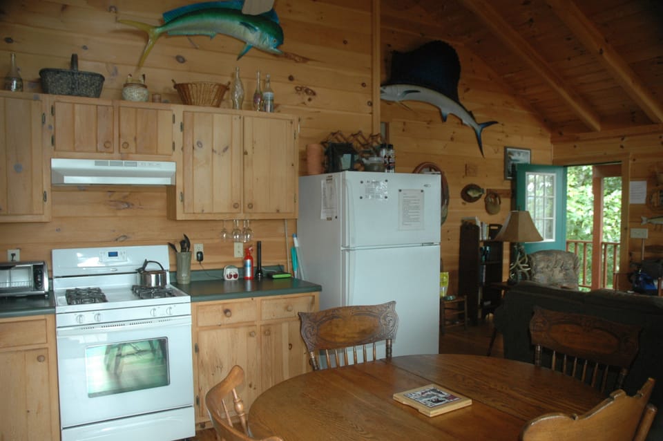 Fully furnished kitchen.