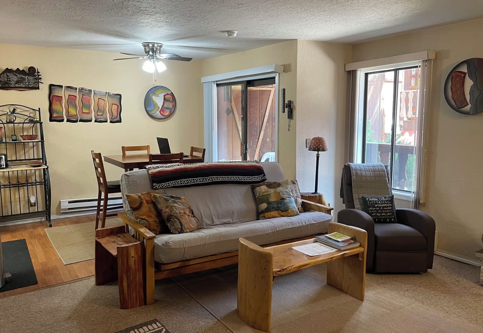 Living room to dining area