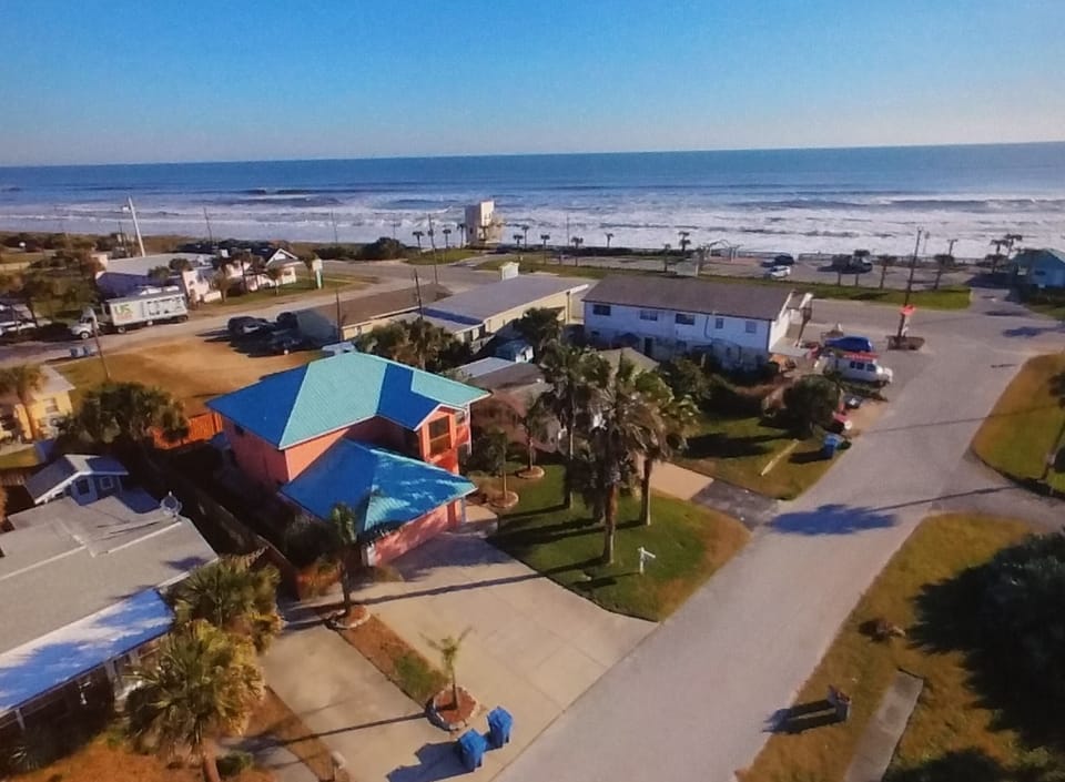 Steps to the beach, restaurants, and even a kayak, surfboard rental shop!