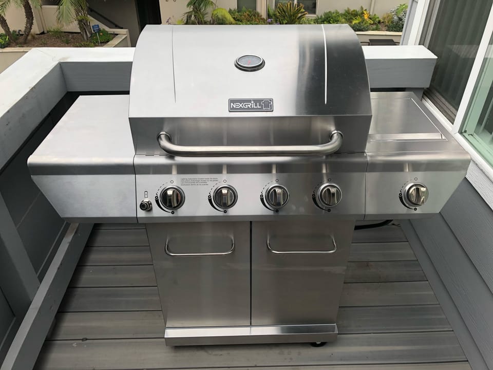 Front Door Patio, S/S Barbecue