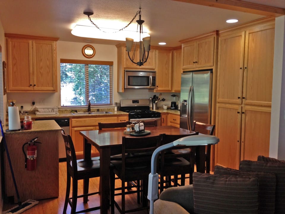 Cozy dining for 6 in our modern, open kitchen.