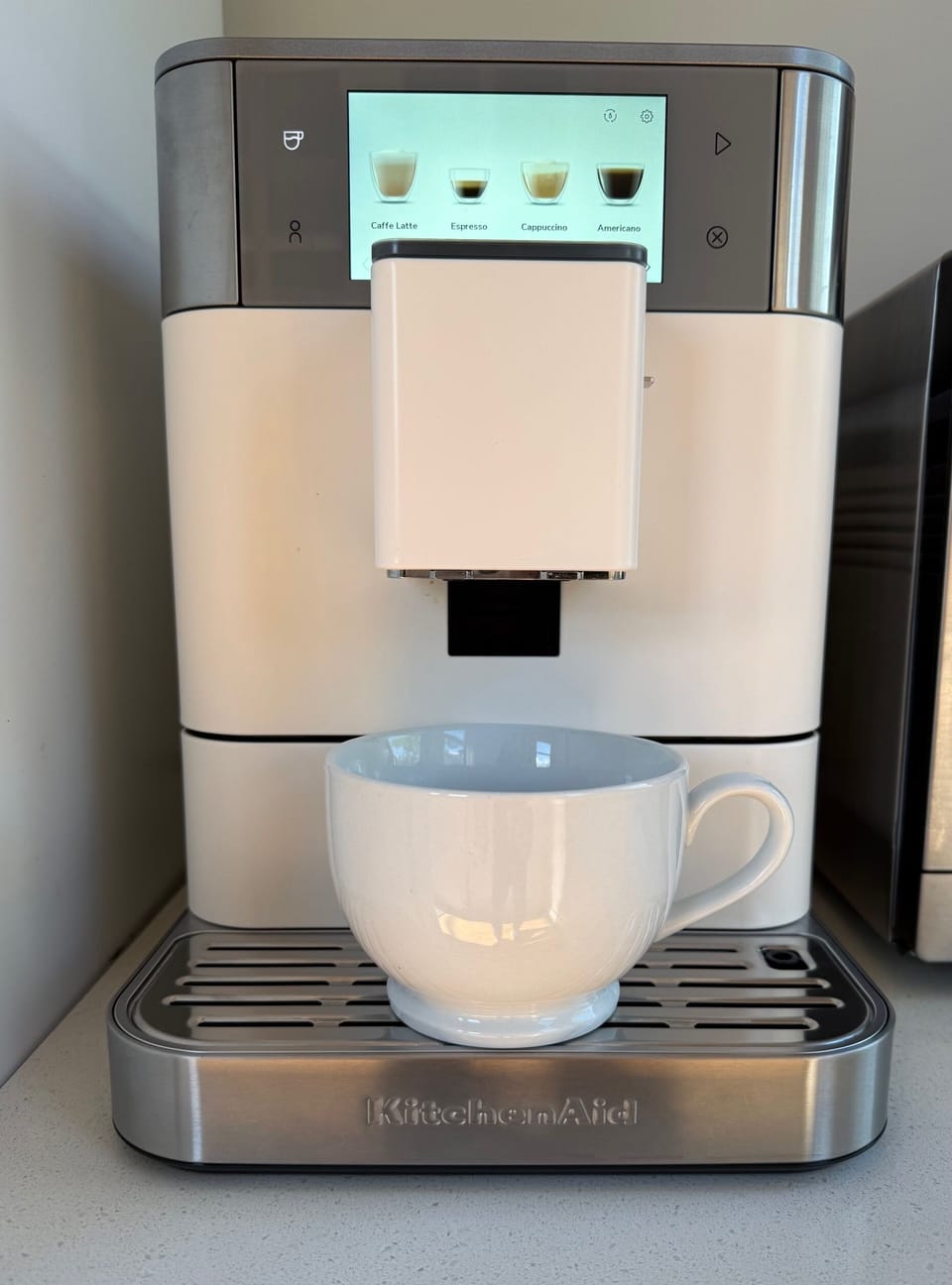 Kitchenaid automatic espresso machine makes all coffee drinks and froths milk