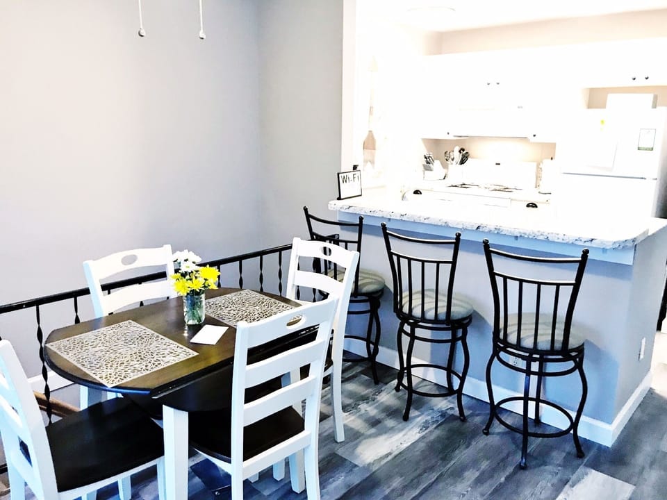 Also eat in kitchen counter top with barstools