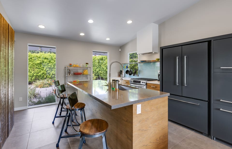 Eat-In Kitchen