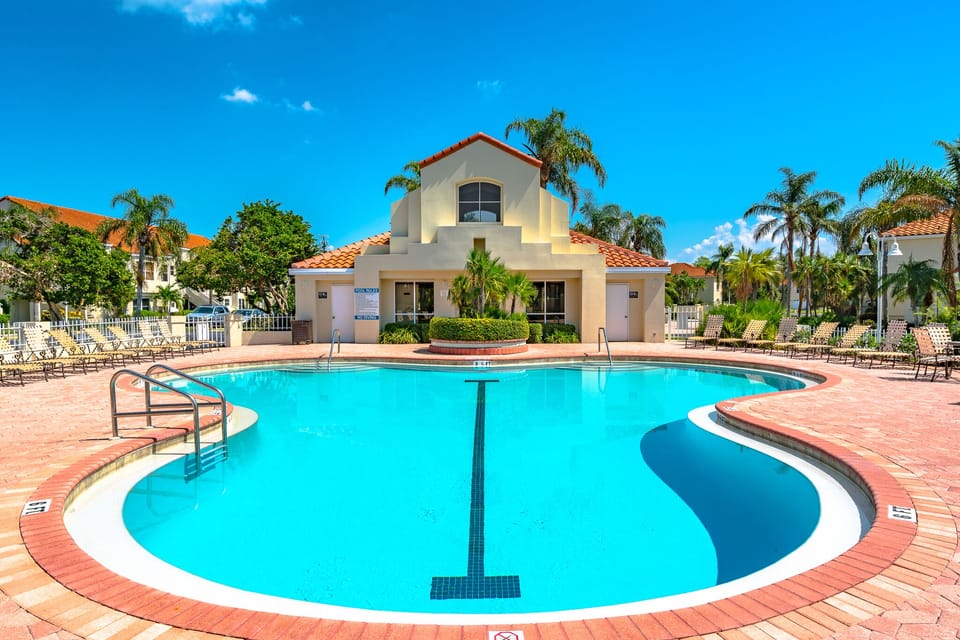 Vista Verde Community Pool