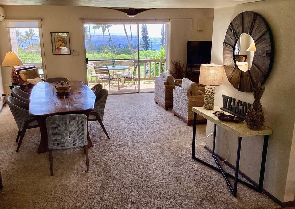 Entrance area with dining & living area beyond