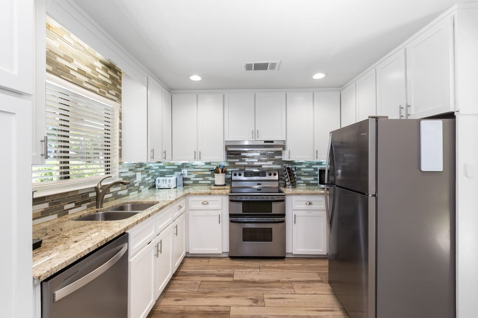 Kitchen-2023 Custom built in pantry, Fresh Paint & Soft Close Cab & Drawers