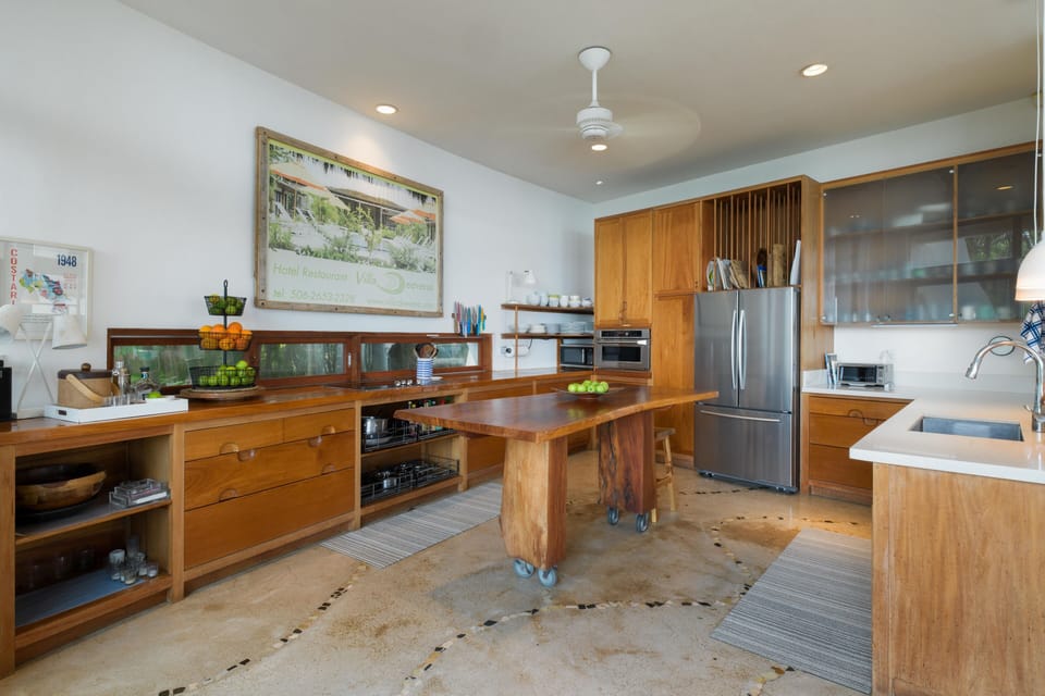 Fully equipped kitchen with luxury appliances and hand-built cabinetry
