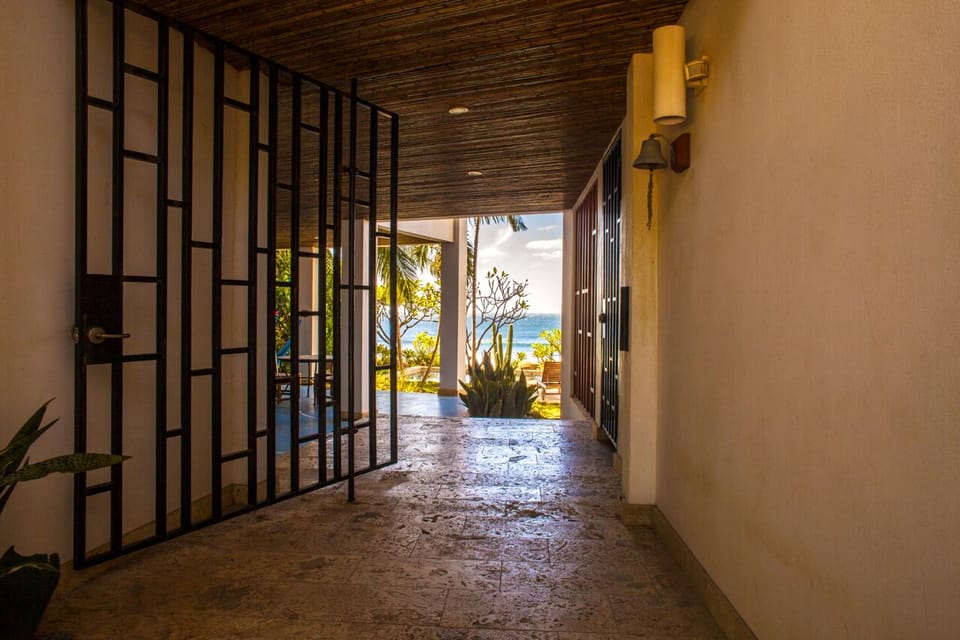 Swivel front gate and ocean view welcomes you to Casa Ohana