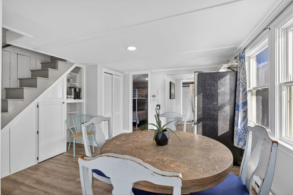 Sunrise Dining Area