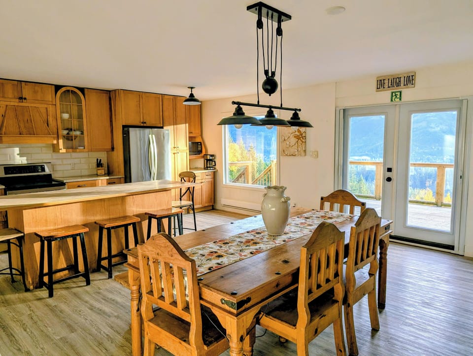 Fully stocked open kitchen and Dining Room with views to the mountains.