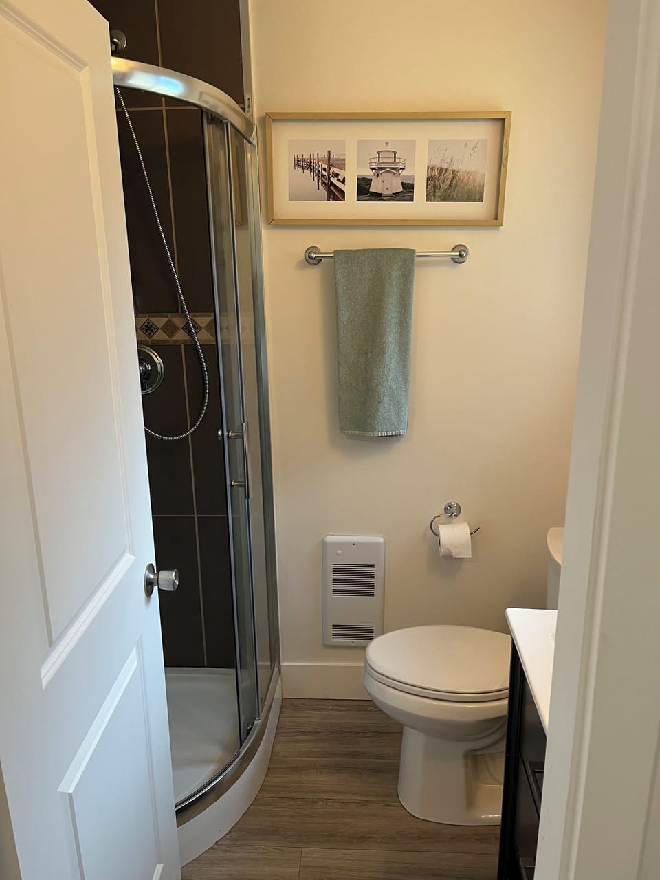 Private Full Ensuite Bathroom #2 for Bedroom #2.